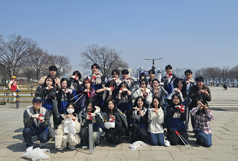 HUFS-RCY, 여의도 한강공원에서 플로깅 봉사 진행 대표이미지